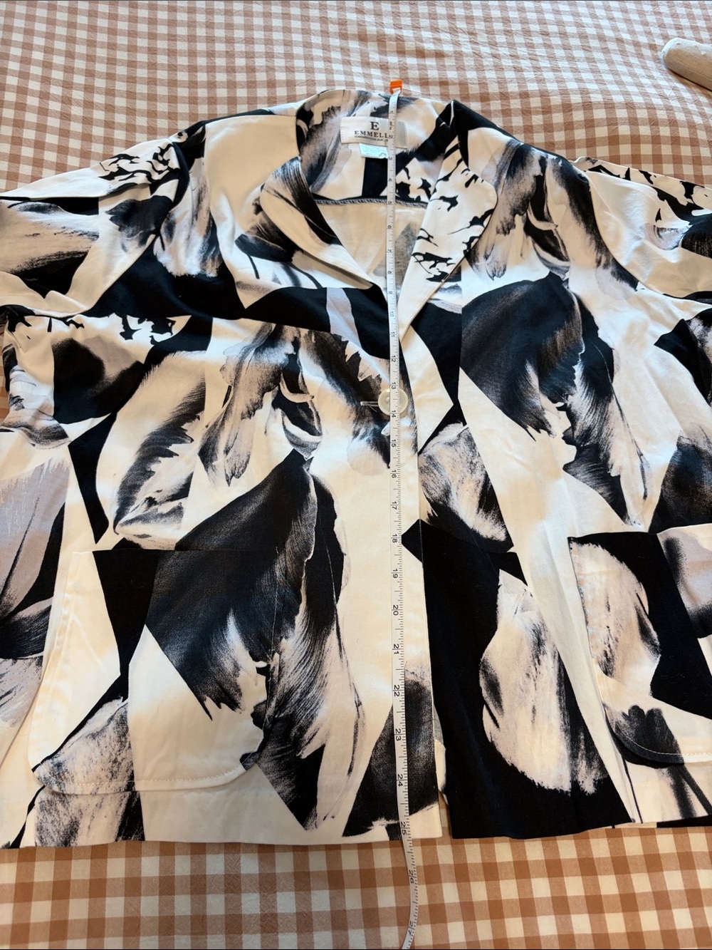 E. Emmelle Black & White Abstract Print Button Jacket.